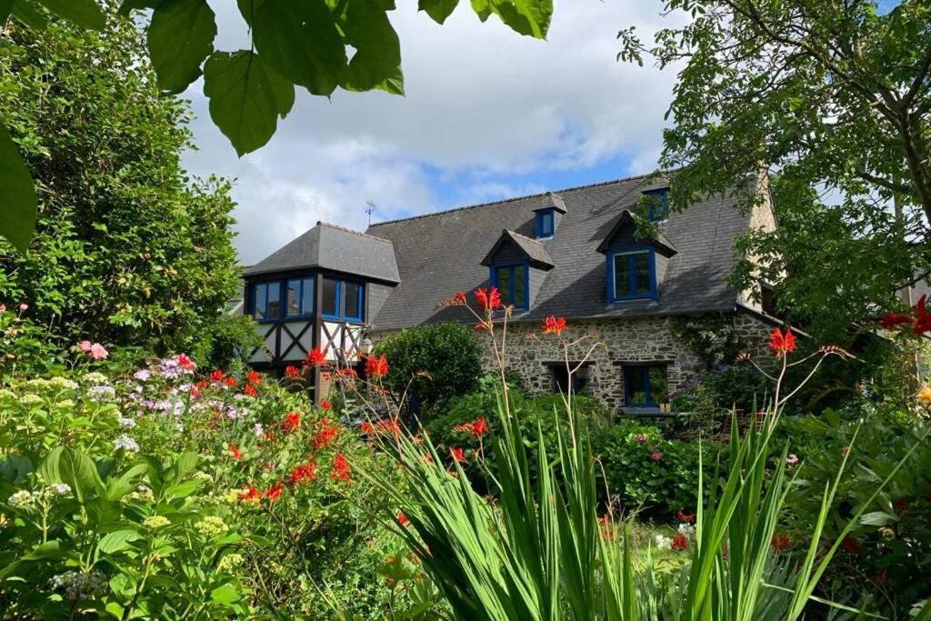 Maison En Pierre Dans Son Nid De Verdure Roz-Landrieux エクステリア 写真