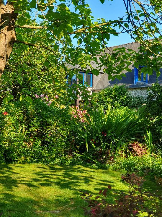 Maison En Pierre Dans Son Nid De Verdure Roz-Landrieux エクステリア 写真